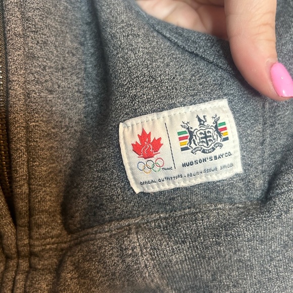 HUDSONS BAY CO, size S, 2010 Canada Olympic gray sweater, thick, hood - Picture 3 of 7